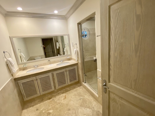 Imagen de la habitación del Hotel Royal Villa 3 By Island Villas. Foto 13