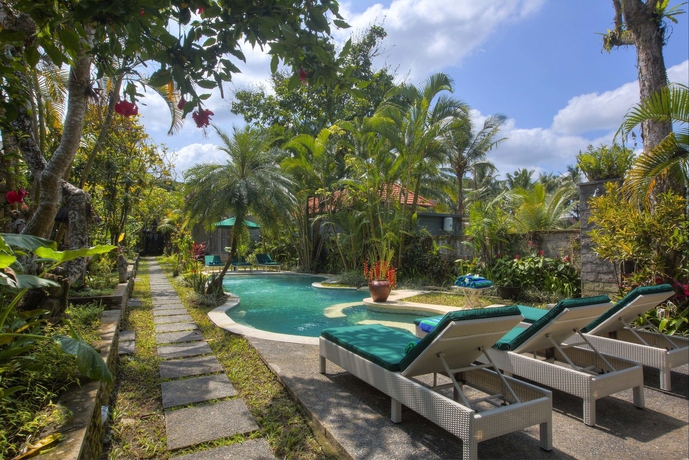 Imagen de la piscina del Hotel Royal Villa Jepun. Foto 10