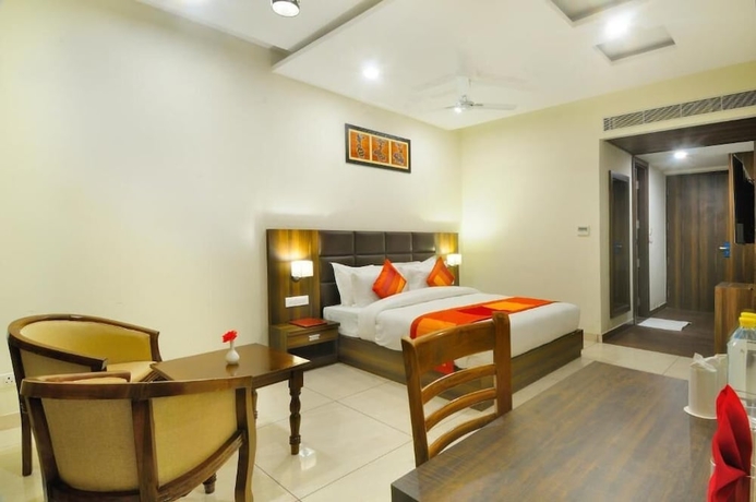 Imagen de la habitación del Hotel Royal Vrindaban. Foto 11