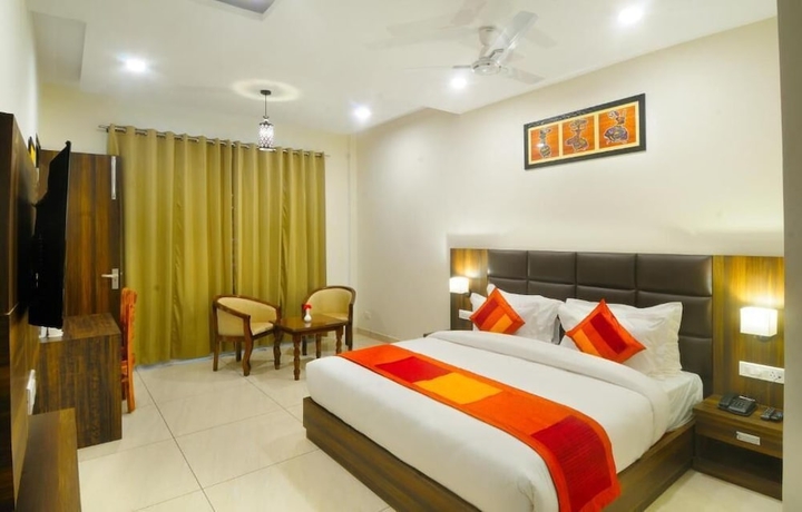 Imagen de la habitación del Hotel Royal Vrindaban. Foto 15