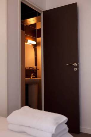 Imagen de la habitación del Hotel Royal Wagram. Foto 4