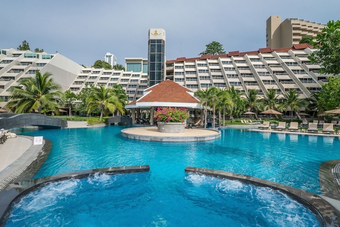 Imagen de la piscina del Hotel Royal Wing Suites and Spa Pattaya. Foto 18