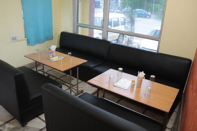 Imagen del bar/restaurante del Hotel Royal Zayka and Restaurant. Foto 9