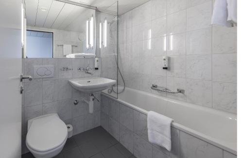 Imagen de la habitación del Hotel Royal Zurich. Foto 11