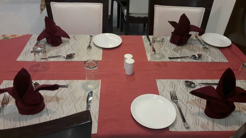 Imagen del bar/restaurante del Hotel Royal inn, Chittorgarh. Foto 8