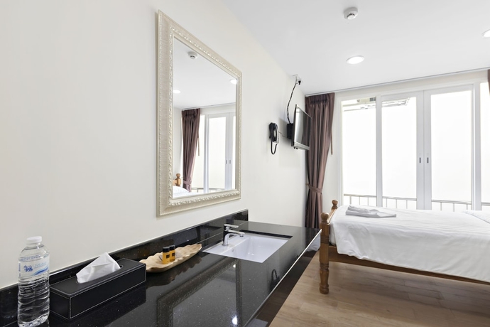 Imagen de la habitación del Hotel Royale 8 Ville. Foto 10