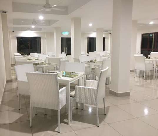 Imagen del bar/restaurante del Hotel Royale Chulan Cherating Chalet. Foto 3