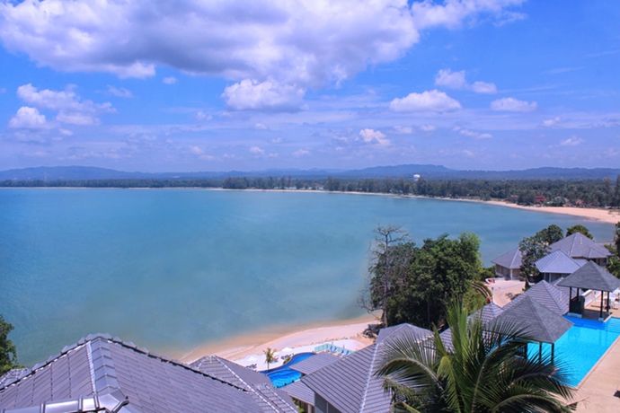 Imagen de los exteriores del Hotel Royale Chulan Cherating Villas. Foto 12