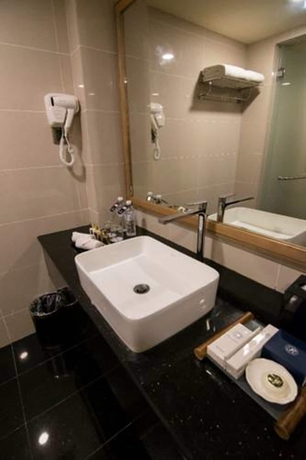 Imagen de la habitación del Hotel Royale Chulan Cherating Villas. Foto 9