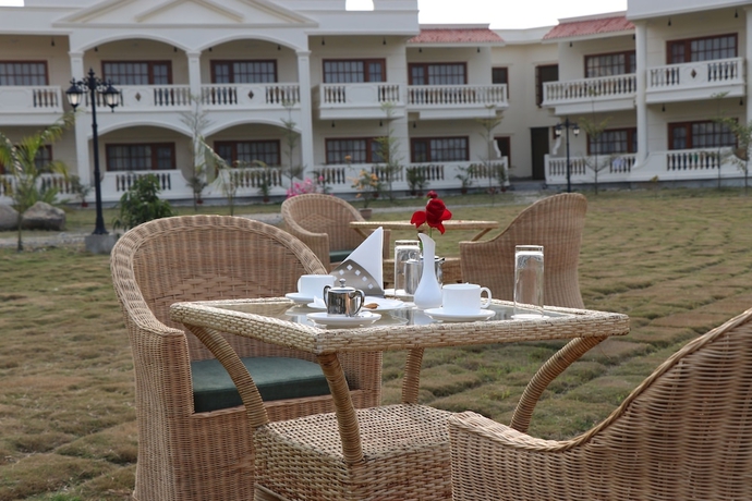 Imagen de la habitación del Hotel Royale De' Casa Resort Kaziranga. Foto 11