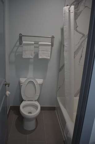 Imagen de la habitación del Hotel Royale. Foto 5