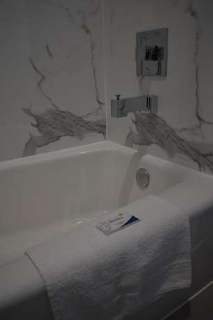 Imagen de la habitación del Hotel Royale. Foto 8