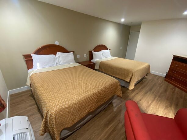 Imagen de la habitación del Hotel Royale Inn Motel. Foto 13