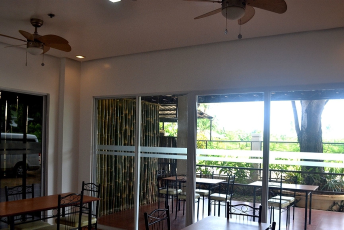 Imagen del bar/restaurante del Hotel Royale Parc Puerto Princesa Palawan. Foto 8