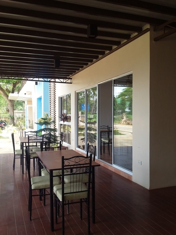 Imagen del bar/restaurante del Hotel Royale Parc Puerto Princesa Palawan. Foto 9