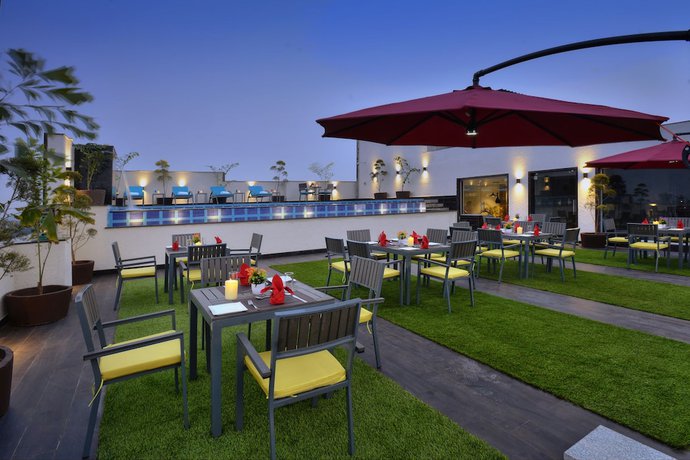 Imagen de los exteriores del Hotel Royale Regent. Foto 10