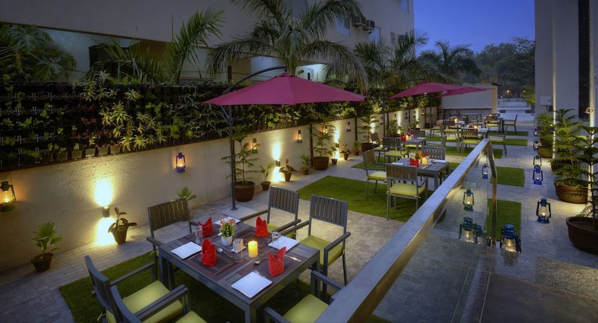 Imagen de los exteriores del Hotel Royale Regent. Foto 11