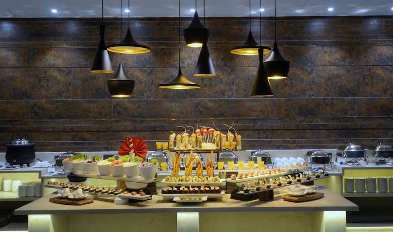 Imagen del bar/restaurante del Hotel Royale Regent. Foto 5