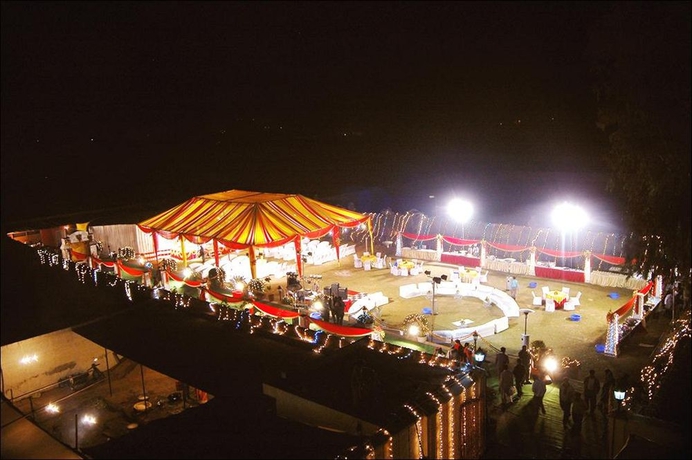 Imagen de los exteriores del Hotel Royale Sarovar Portico Agra. Foto 8