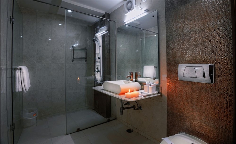 Imagen de la habitación del Hotel Royale Sarovar Portico Agra. Foto 6