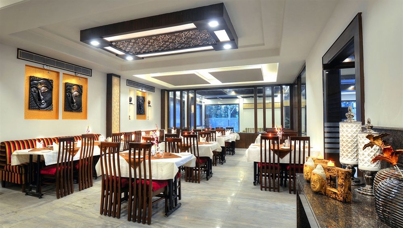 Imagen del bar/restaurante del Hotel Royale Sarovar Portico Agra. Foto 4