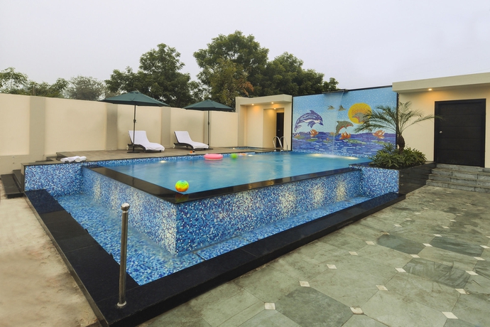 Imagen de la piscina del Hotel Royale Sarovar Portico Agra. Foto 15