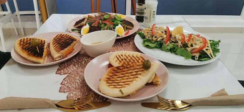 Imagen del bar/restaurante del Hotel Royale Suites by Arc Royale Luxury Apts. Foto 3