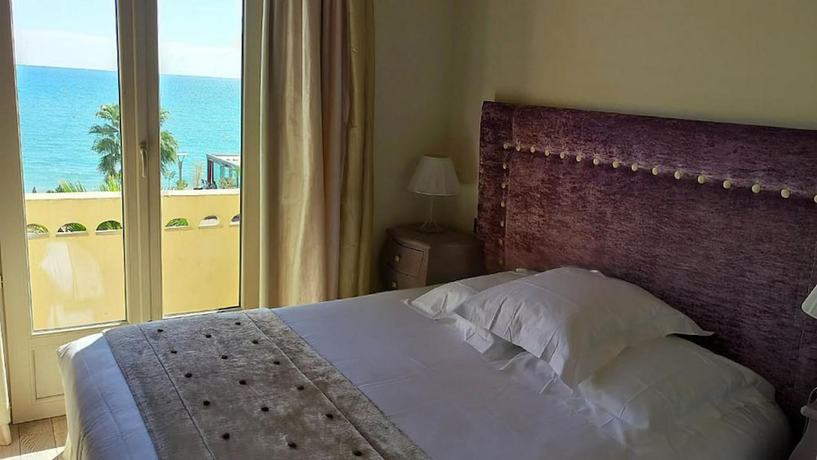 Imagen de la habitación del Hotel Royalmar. Foto 16