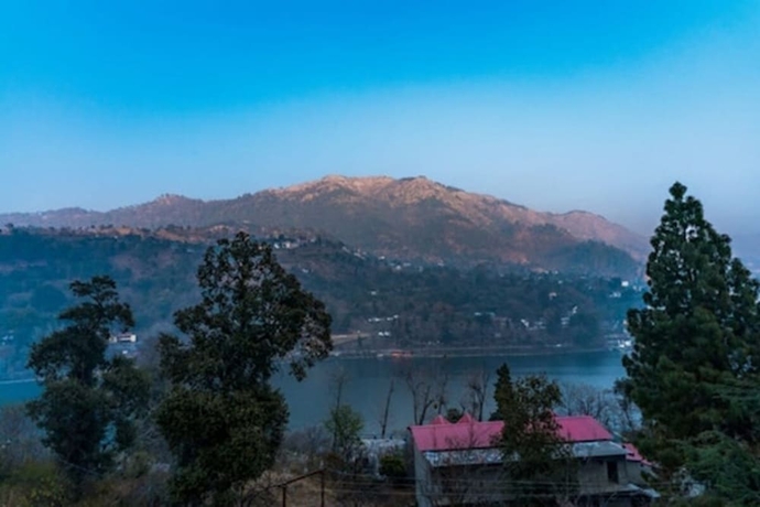 Imagen de los exteriores del Hotel Royals Moonlight Resort Bhimtal. Foto 9