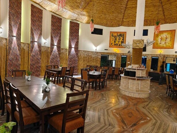 Imagen del bar/restaurante del Hotel Royals Moonlight Resort. Foto 14