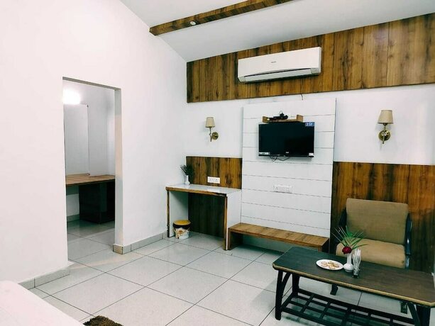 Imagen de la habitación del Hotel Royals Moonlight Resort. Foto 22