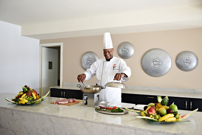 Imagen del bar/restaurante del Hotel Royalton Chic Punta Cana, An Autograph Collection All-inclusive Resort and Casino – Adults Only. Foto 2