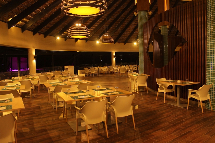 Imagen del bar/restaurante del Hotel Royalton Chic Punta Cana, An Autograph Collection All-inclusive Resort and Casino – Adults Only. Foto 5
