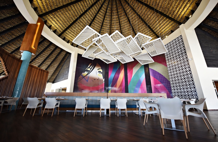 Imagen del bar/restaurante del Hotel Royalton Chic Punta Cana, An Autograph Collection All-inclusive Resort and Casino – Adults Only. Foto 6