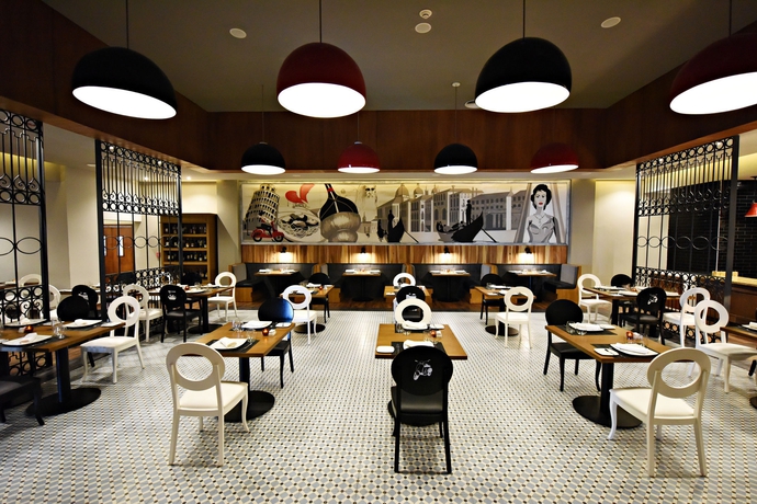 Imagen del bar/restaurante del Hotel Royalton Chic Punta Cana, An Autograph Collection All-inclusive Resort and Casino – Adults Only. Foto 9