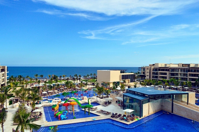 Imagen de los exteriores del Hotel Royalton Riviera Cancun, An Autograph Collection All-inclusive Resort and Casino. Foto 8