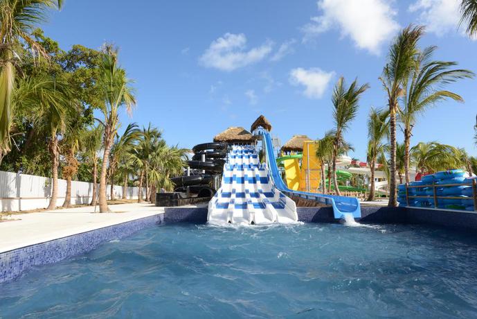 Imagen de la piscina del Hotel Royalton Splash Punta Cana, An Autograph Collection All-inclusive Resort and Casino. Foto 23