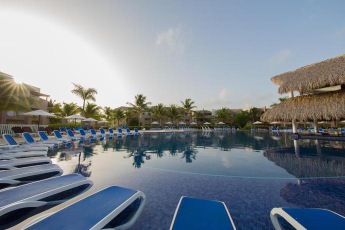 Imagen de la piscina del Hotel Royalton Splash Punta Cana, An Autograph Collection All-inclusive Resort and Casino. Foto 25