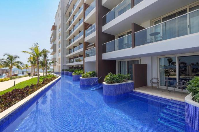 Imagen de los interiores del Hotel Royalton Splash Riviera Cancun, An Autograph Collection All-inclusive Resort. Foto 11