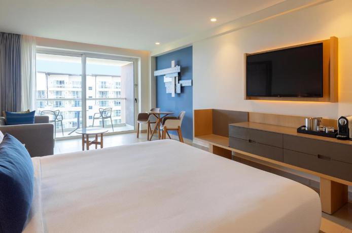 Imagen de la habitación del Hotel Royalton Splash Riviera Cancun, An Autograph Collection All-inclusive Resort. Foto 9