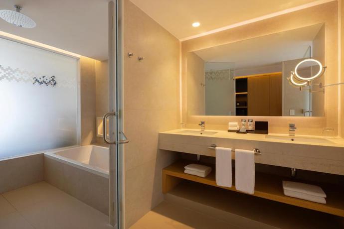 Imagen de la habitación del Hotel Royalton Splash Riviera Cancun, An Autograph Collection All-inclusive Resort. Foto 10