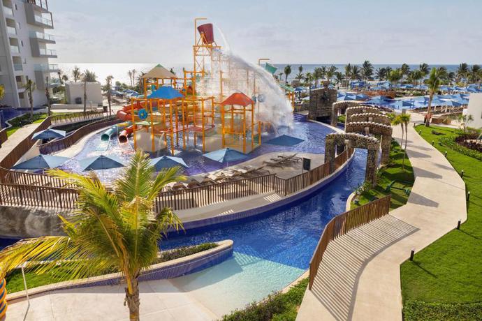 Imagen de la piscina del Hotel Royalton Splash Riviera Cancun, An Autograph Collection All-inclusive Resort. Foto 26