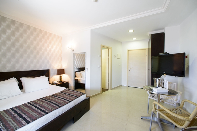 Imagen de los interiores del Hotel Royalty Suites. Foto 13