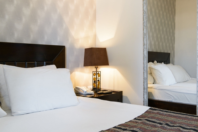 Imagen de la habitación del Hotel Royalty Suites. Foto 5