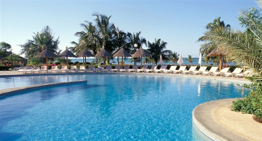 Imagen de la piscina del Hotel Royam. Foto 6