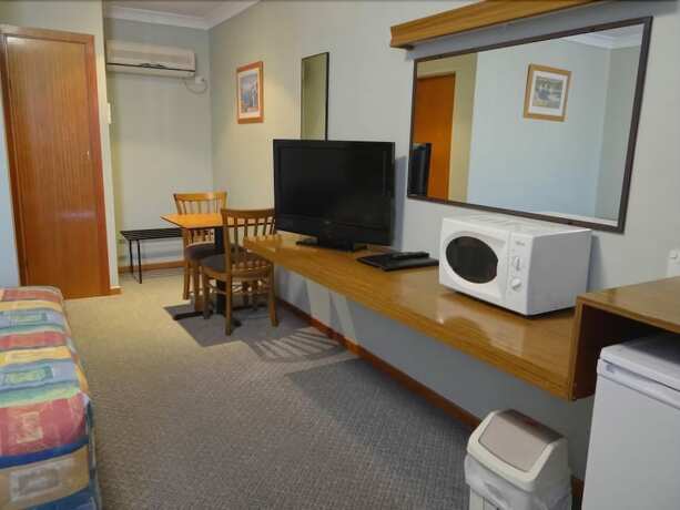 Imagen de la habitación del Hotel Roydons Motor Inn. Foto 22