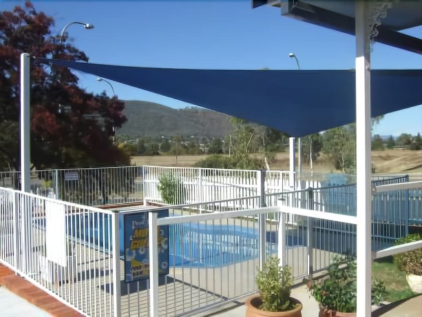 Imagen de la piscina del Hotel Roydons Motor Inn. Foto 37