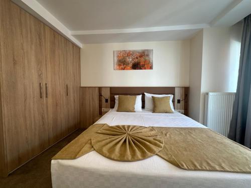 Imagen de la habitación del Hotel Roys & Suites. Foto 14