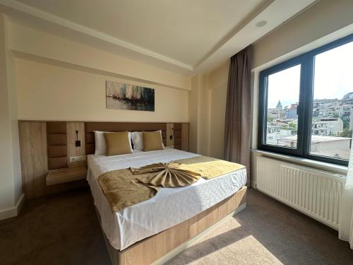 Imagen de la habitación del Hotel Roys & Suites. Foto 15