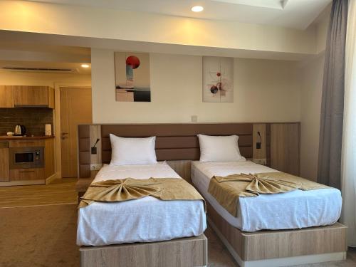 Imagen de la habitación del Hotel Roys & Suites. Foto 17